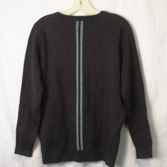 Thick and Warm Sweater with accent on back - Picture 2 of 4